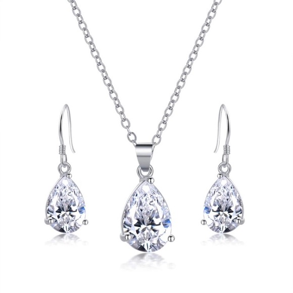 GratefulMaker Jewelry - NEW!💙💎TEARDROP! CZ SET💎💙PEAR! GORGEOUS! BLING!
